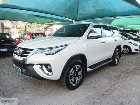 TOYOTA HILUX SW4 2.8 SRX DIAMOND 4X4 7 LUGARES 16V TURBO INTERCOOLER DIESEL 4P AUTOMÁTICO TOYOTA HILUX SW4 2.8 SRX DIAMOND 4X4 7 LUGARES 16V TURBO INTERCOOLER DIESEL 4P AUTOMÁTICO